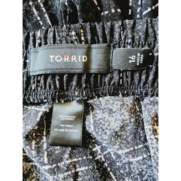 Torrid 16 Pull-On Wide Leg High-Rise Pants B/W Squares Button Zip Pockets - Picture 6 of 6